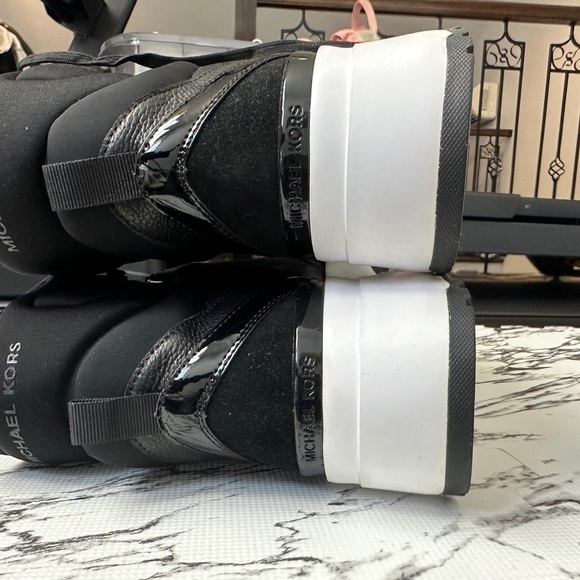 Euc - Michael Kors 2” platform sneakers size 9 - Picture 5 of 12